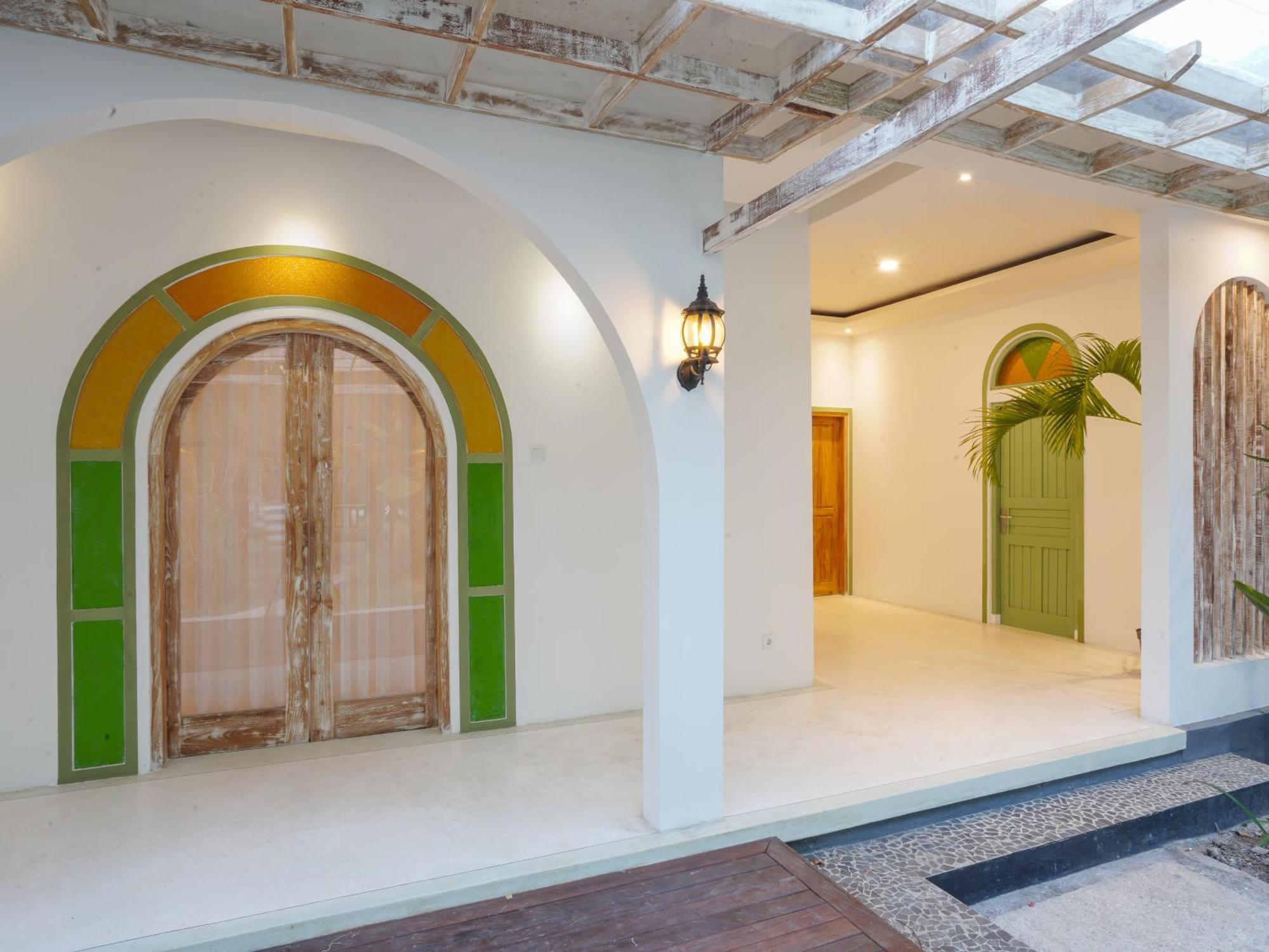 Puri Rinjani Bungalows & Hostel Kuta  Dış mekan fotoğraf